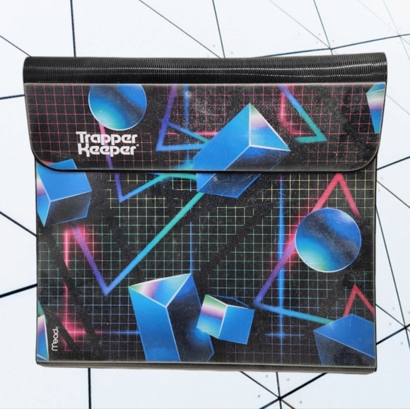 Preowned Geometric Design Retro Looking Trapper Keeper 2" 3- Ring Binder - Picture 1 of 16